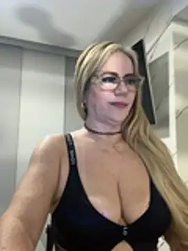 LARIANA RIVERA23 online show from 18, 1, 2026