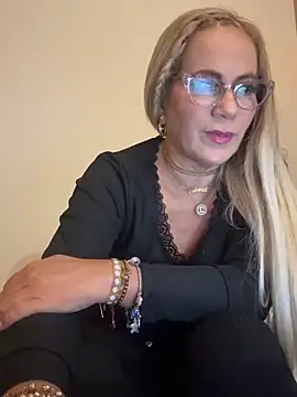 LARIANA RIVERA23 online show from 13, 7, 2026