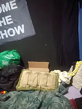 hungandtatted666 online show from 2, 12, 2025