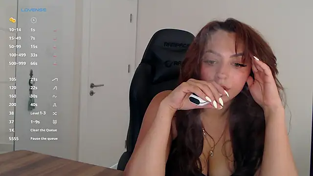 Snapshot of _Just_a_queen_3 chatting on 17, 5, 2026 Just a queen 3 online show from 17, 5, 2026