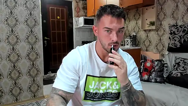 Snapshot of Jonmusclemaster chatting on 17, 10, 2025 Jonmusclemaster online show from 17, 10, 2025