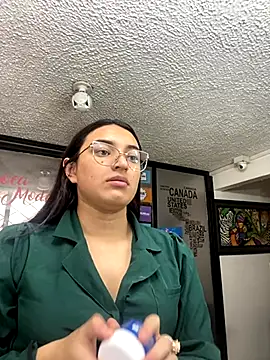 SophiaHilt0n online show from 17, 9, 2025