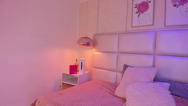 Aily Yozuko online show from 8, 2, 2026