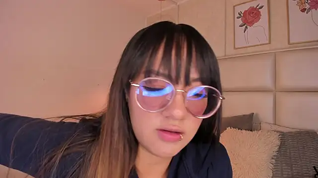 Aily Yozuko online show from 24, 4, 2026