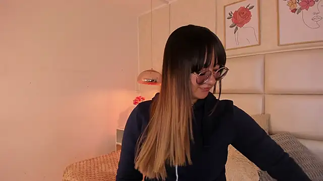 Aily Yozuko online show from 23, 4, 2026