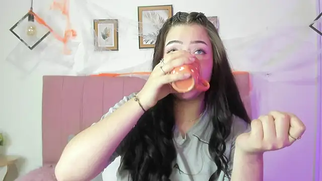 Snapshot of GENNESIS_LOVE chatting on 28, 10, 2025 GENNESIS LOVE online show from 28, 10, 2025