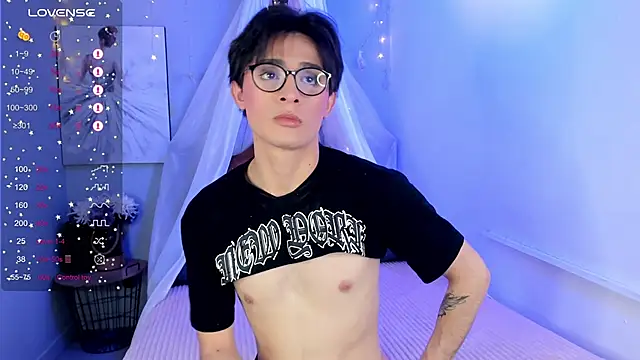Snapshot of cherryy_boy chatting on 28, 5, 2026 cherryy boy online show from 28, 5, 2026