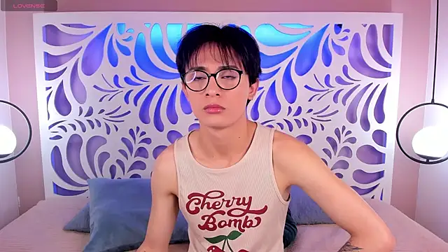 Snapshot of cherryy_boy chatting on 9, 5, 2026 cherryy boy online show from 9, 5, 2026