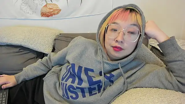 Snapshot of luxgray chatting on 17, 12, 2024 luxgray online show from 17, 12, 2024