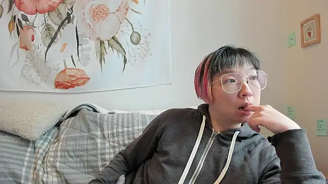 Snapshot of luxgray chatting on 14, 10, 2025 luxgray online show from 14, 10, 2025