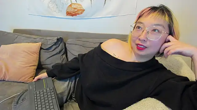 Snapshot of luxgray chatting on 18, 1, 2025 luxgray online show from 18, 1, 2025