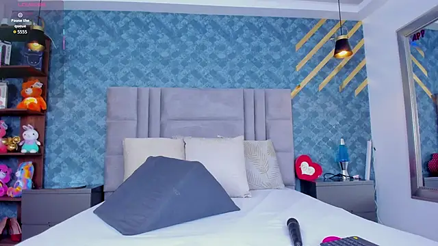 NiiaMoore online show from 8, 4, 2026