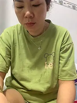 Baby-bigtits online show from 18, 3, 2025