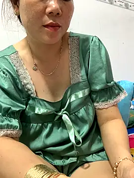 Baby-bigtits online show from 5, 11, 2025