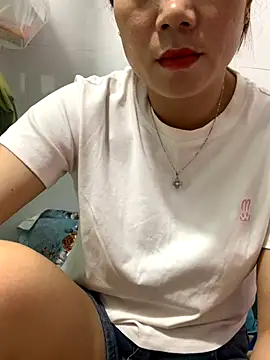 Baby-bigtits online show from 22, 9, 2025