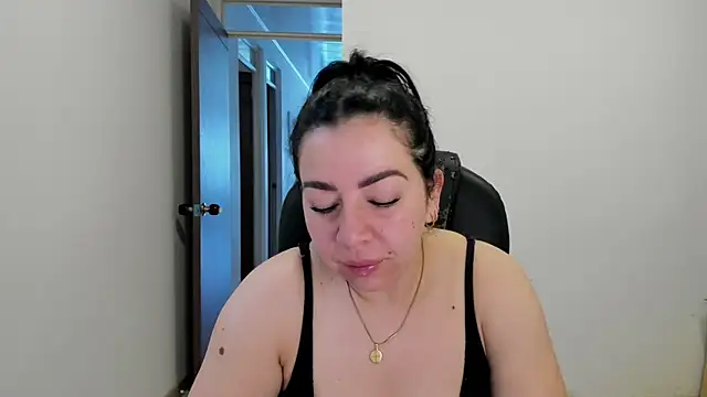 Snapshot of Im_coco chatting on 4, 5, 2026 Im coco online show from 4, 5, 2026
