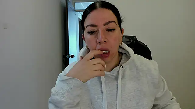 Snapshot of Im_coco chatting on 8, 5, 2026 Im coco online show from 8, 5, 2026