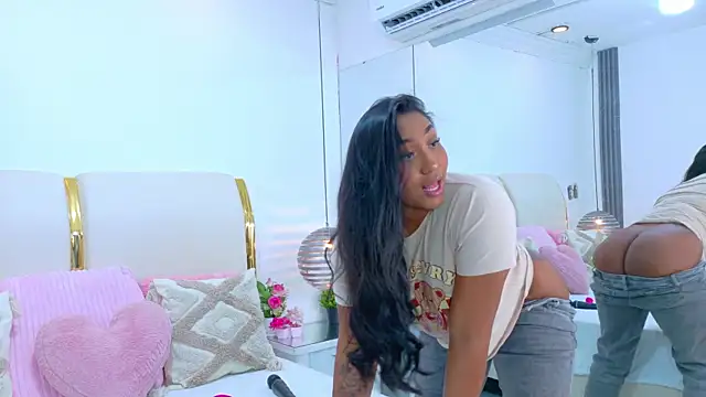 NaiomyLanes online show from 21, 4, 2026