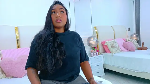 NaiomyLanes online show from 20, 4, 2026