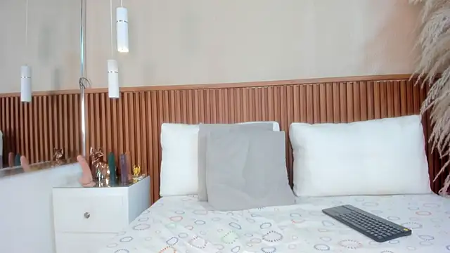 emmy lander online show from 5, 11, 2025