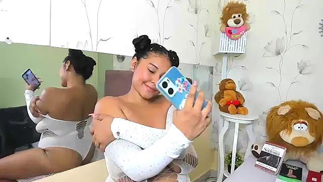 Snapshot of ariel_milk chatting on 8, 2, 2025 ariel milk online show from 8, 2, 2025