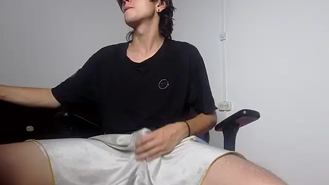 Snapshot of alex_connorr chatting on 13, 4, 2026 alex connorr online show from 13, 4, 2026