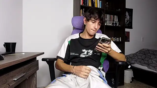 alex connorr online show from 2, 11, 2025