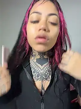 Snapshot of aliensexy chatting on 4, 6, 2026 aliensexy online show from 4, 6, 2026