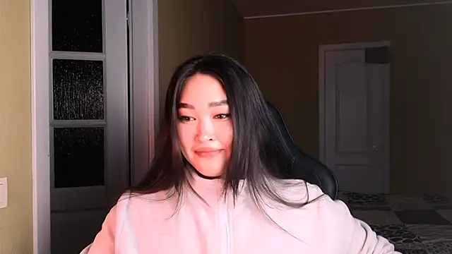 Snapshot of Erica_Wayne chatting on 5, 1, 2025 Erica Wayne online show from 5, 1, 2025