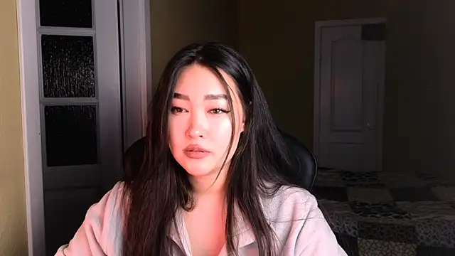 Snapshot of Erica_Wayne chatting on 5, 1, 2025 Erica Wayne online show from 5, 1, 2025