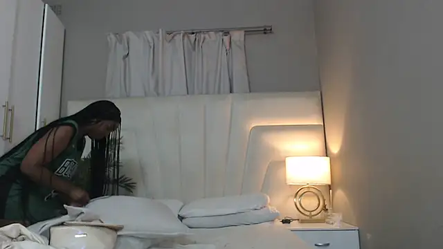 naughtyblackdolie online show from 25, 10, 2025