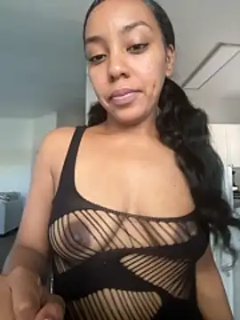 juicyyy323 online show from 9, 11, 2025