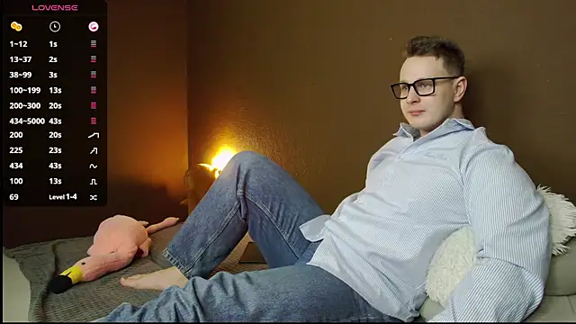 Snapshot of charlie_smiley chatting on 25, 11, 2025 charlie smiley online show from 25, 11, 2025