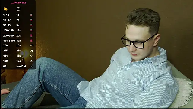 Snapshot of charlie_smiley chatting on 23, 11, 2025 charlie smiley online show from 23, 11, 2025