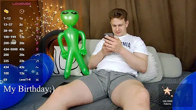 Snapshot of charlie_smiley chatting on 15, 5, 2026 charlie smiley online show from 15, 5, 2026