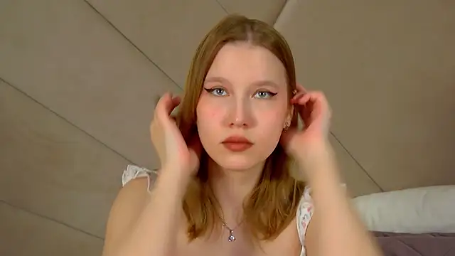 Snapshot of LiliLinn chatting on 19, 6, 2026 LiliLinn online show from 19, 6, 2026