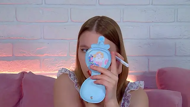 Snapshot of LiliLinn chatting on 16, 6, 2026 LiliLinn online show from 16, 6, 2026