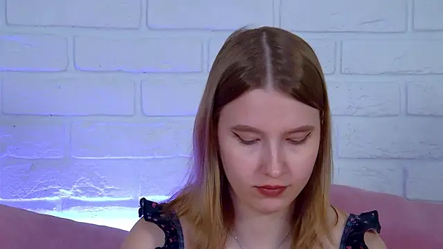 Snapshot of LiliLinn chatting on 18, 6, 2026 LiliLinn online show from 18, 6, 2026
