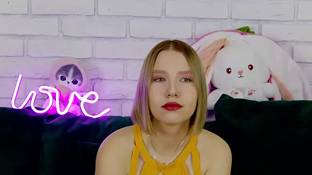 LiliLinn online show from 5, 3, 2025