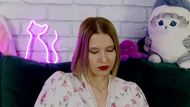 LiliLinn online show from 12, 3, 2025