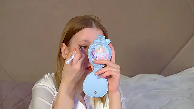 LiliLinn online show from 11, 4, 2026