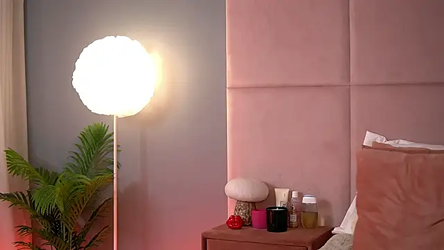 AlmaLuv online show from 2, 4, 2026