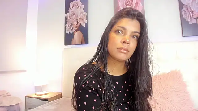 Sweetdreamses  online show from 4, 2, 2025