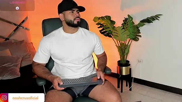 Snapshot of noah_crux chatting on 12, 9, 2025 noah crux online show from 12, 9, 2025
