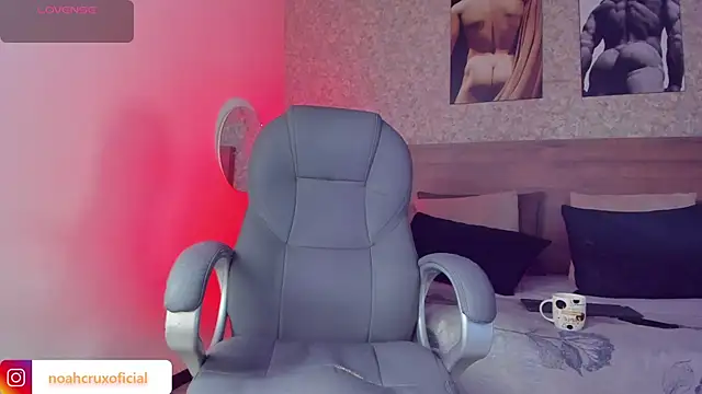 Snapshot of noah_crux chatting on 22, 10, 2025 noah crux online show from 22, 10, 2025