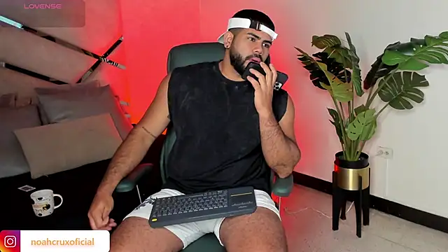 Snapshot of noah_crux chatting on 15, 9, 2025 noah crux online show from 15, 9, 2025