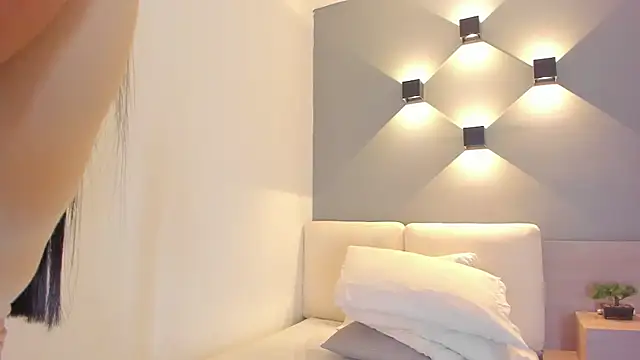 ellamontoya online show from 8, 10, 2025