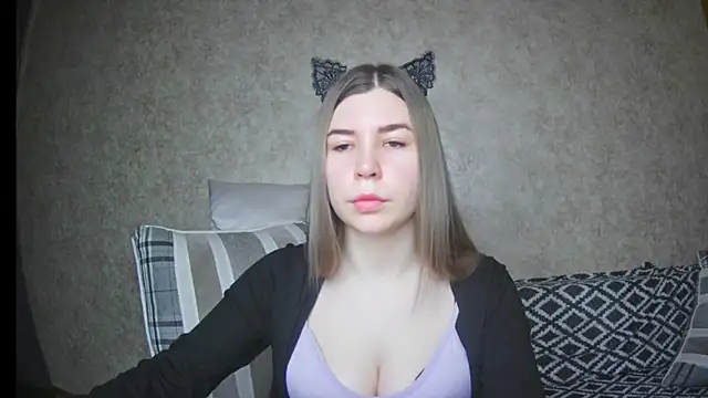 ElllaNuar online show from 3, 2, 2025