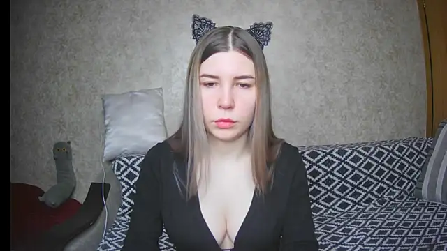 ElllaNuar online show from 10, 2, 2025