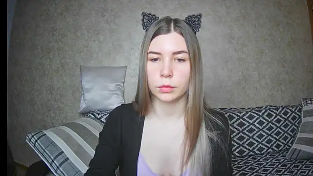 ElllaNuar online show from 3, 2, 2025